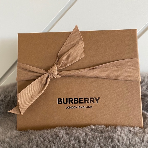 Burberry Horseferry Card Case; Detachable Chain - Picture 2 of 11